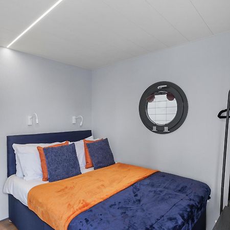 Unique Water Lodge In London - Sleeps 6 ภายนอก รูปภาพ