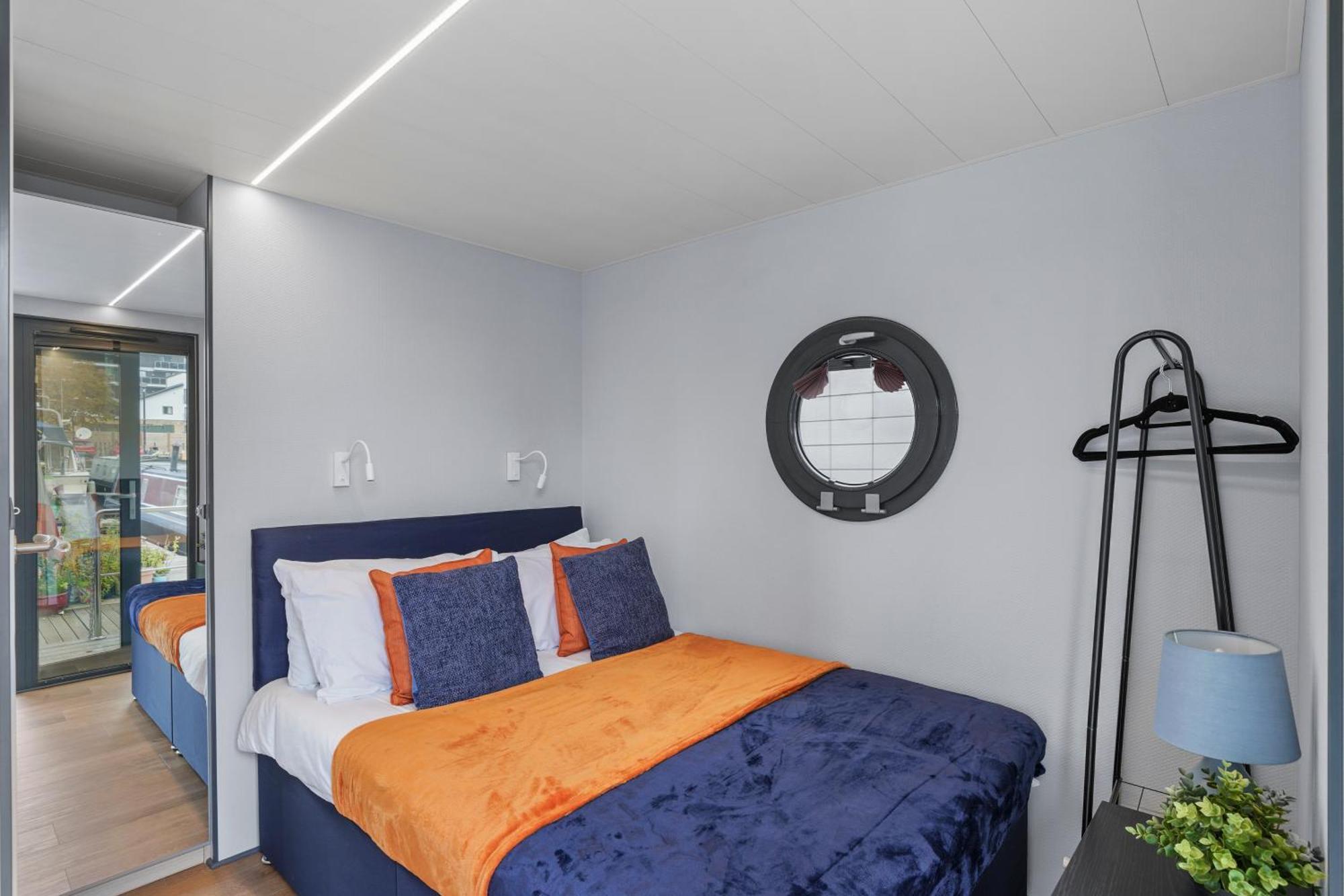 Unique Water Lodge In London - Sleeps 6 ภายนอก รูปภาพ