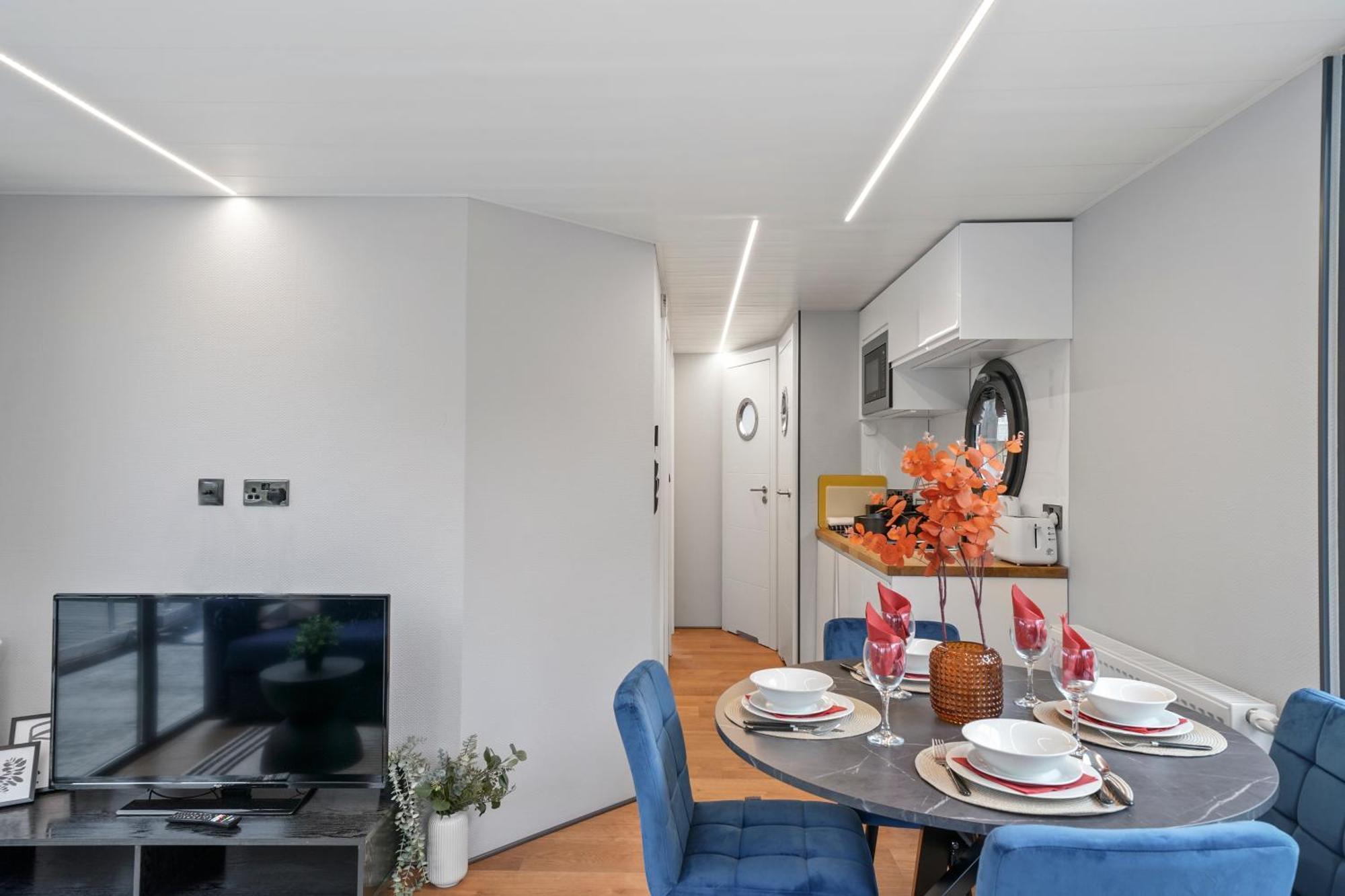 Unique Water Lodge In London - Sleeps 6 ภายนอก รูปภาพ