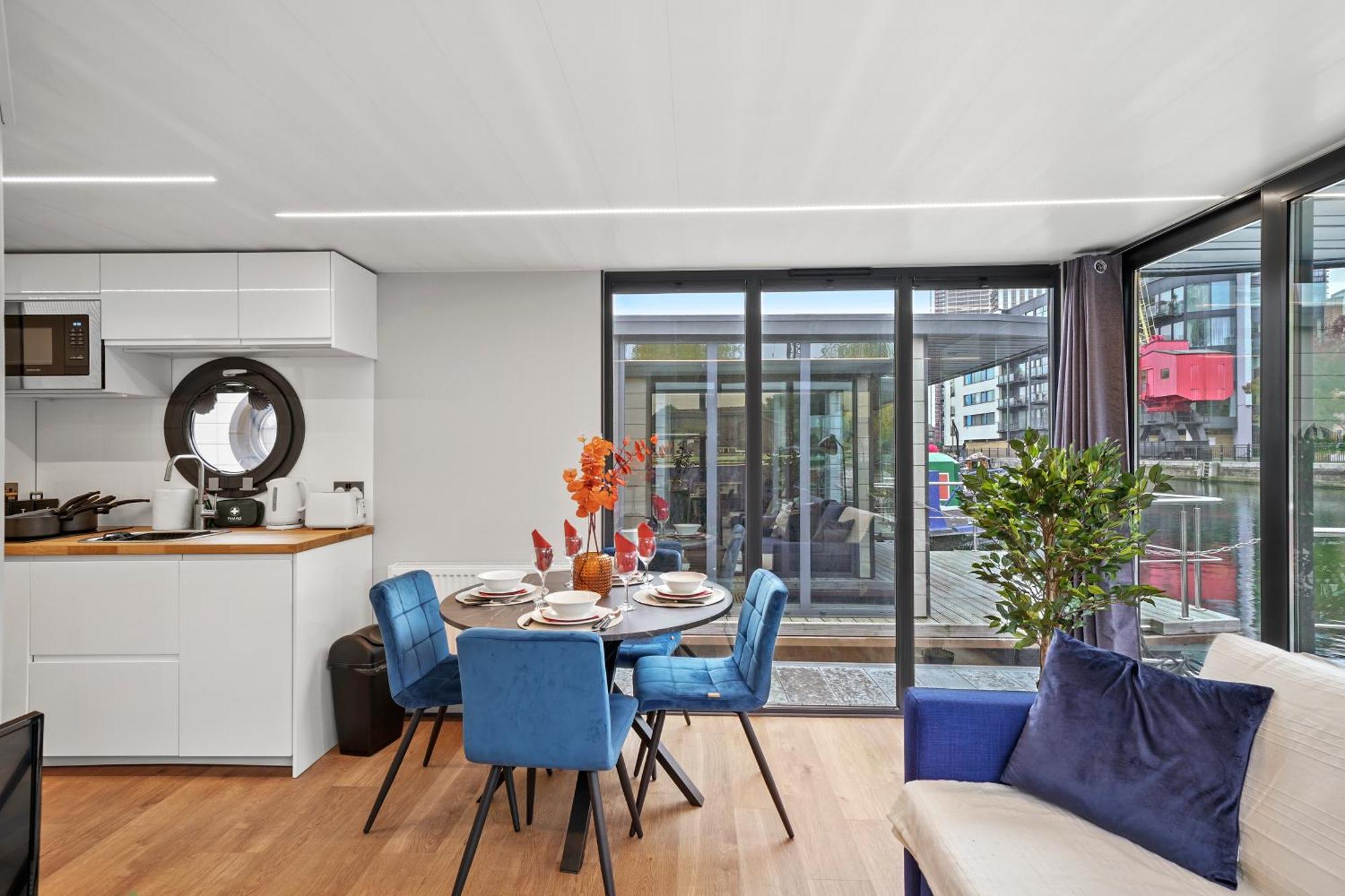 Unique Water Lodge In London - Sleeps 6 ภายนอก รูปภาพ