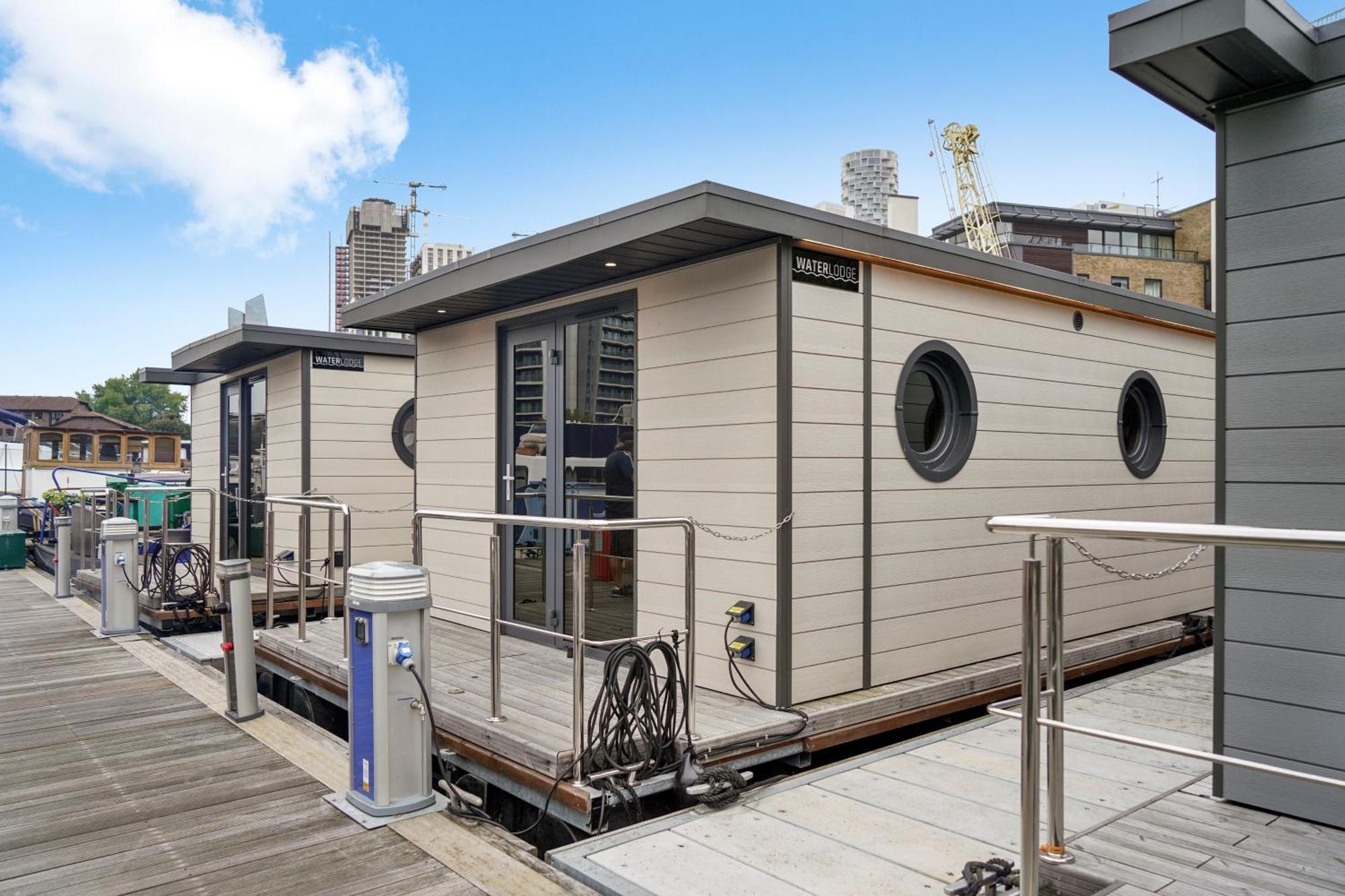 Unique Water Lodge In London - Sleeps 6 ภายนอก รูปภาพ