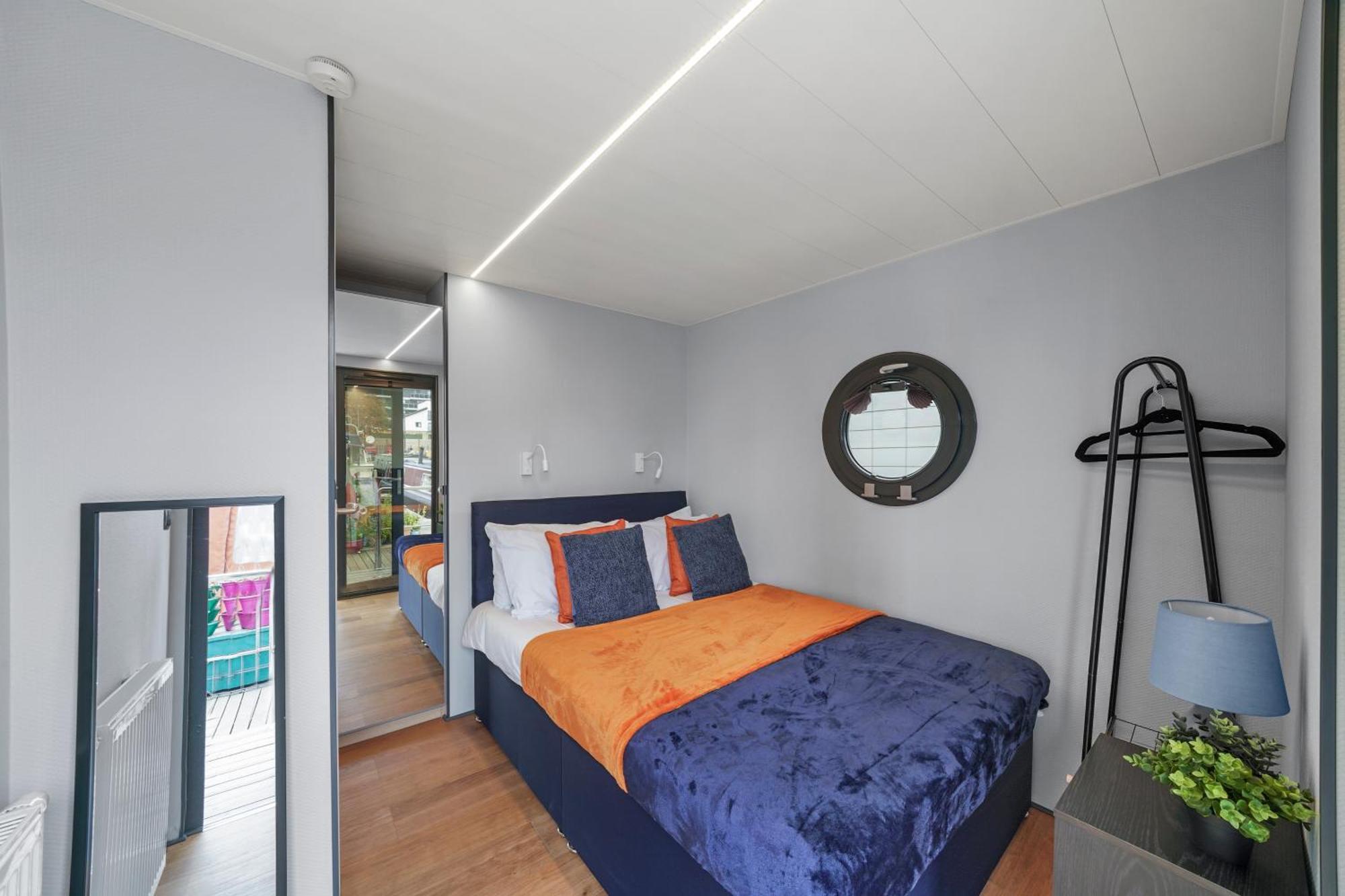 Unique Water Lodge In London - Sleeps 6 ภายนอก รูปภาพ