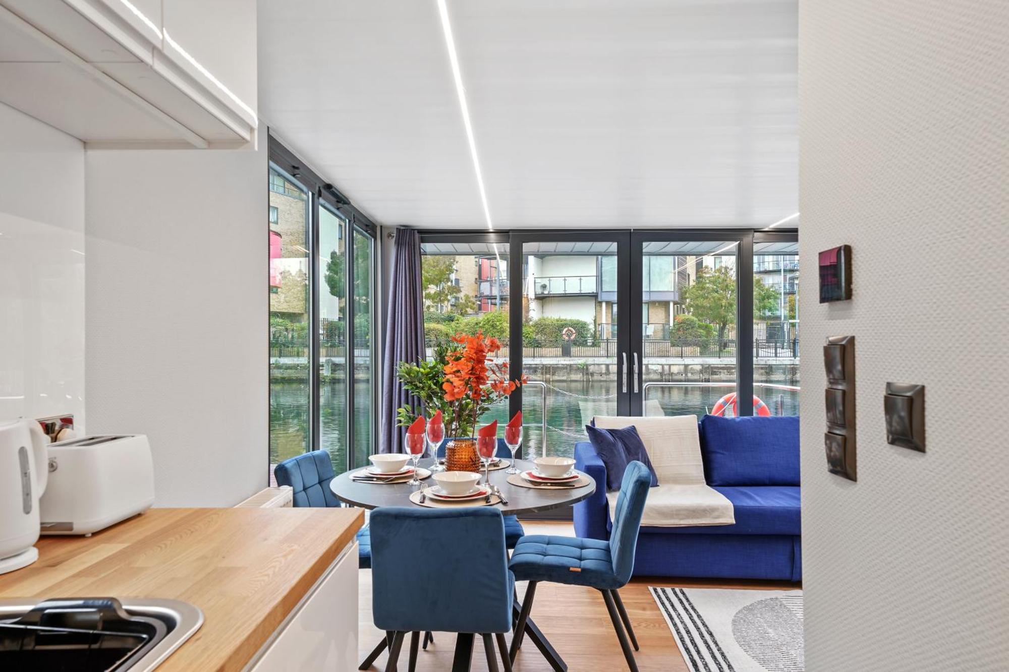 Unique Water Lodge In London - Sleeps 6 ภายนอก รูปภาพ